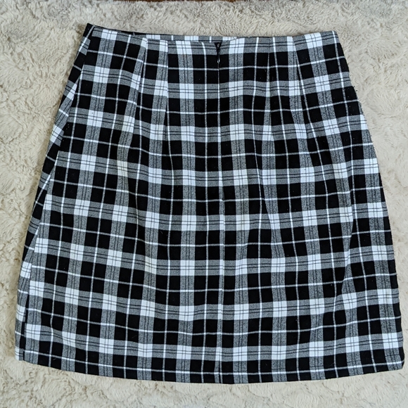 Brandy Melville Plaid Mini Skirt - Picture 2 of 4